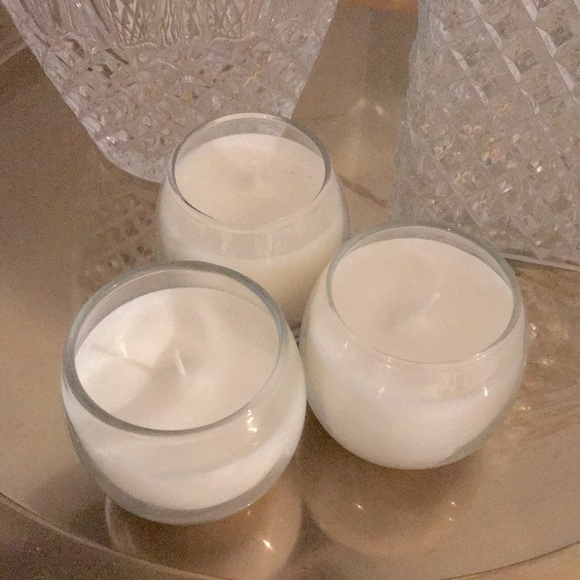 3 Candles In Beautiful Glass Jar - Picture 3 of 4